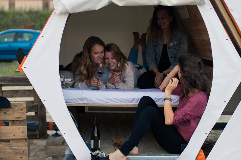 Illustration for article titled All music festivals should offer these king-size sleeping modules